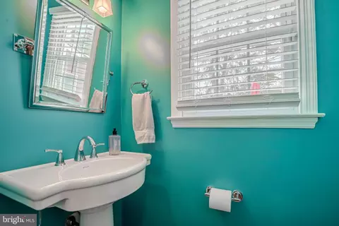 Bath - 211 Hanover Pl, Newark, DE 19711 photo 1 of 3