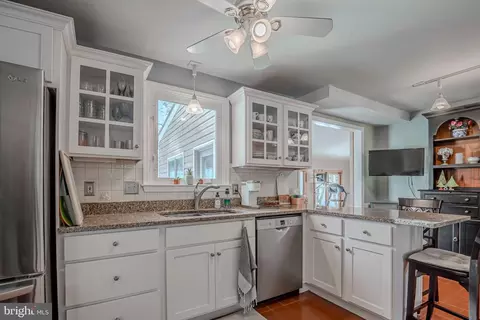 Kitchen - 211 Hanover Pl, Newark, DE 19711 photo 6 of 6