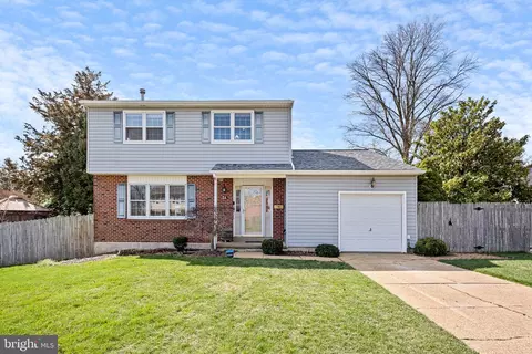 14 Wedgefield Dr, New Castle, DE 19720