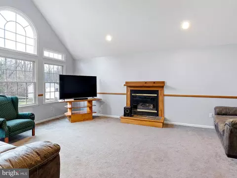 Living - 9 Airdrie Dr, Bear, DE 19701 photo 3 of 6