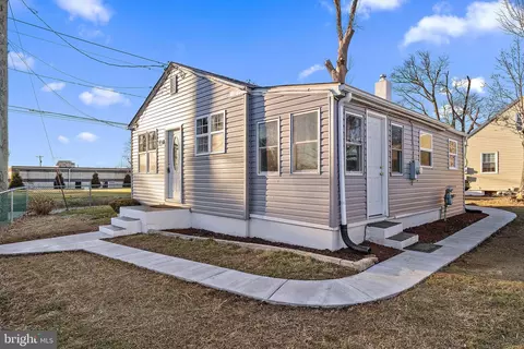 2 Milford St, New Castle, DE 19720