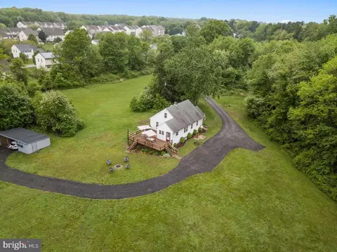 430 Canoe Club Rd, Newark, DE 19702