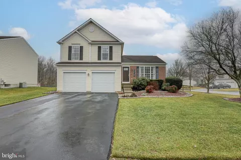 15 E Hawthorne Dr, Newark, DE 19702