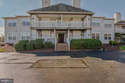 1005 Waters Edge Dr, Newark, DE 19702