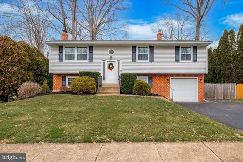 2662 Bittersweet Dr, Wilmington, DE 19810