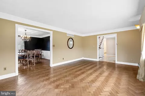 Living - 16 Lauren Dr, Bear, DE 19701 photo 2 of 4