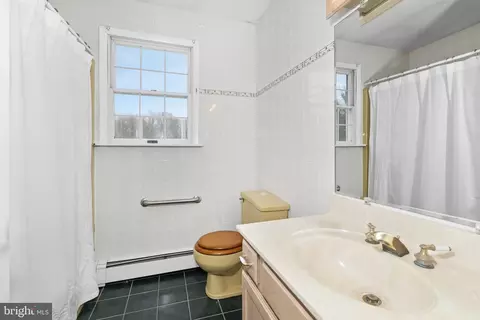 Bath - 16 Lauren Dr, Bear, DE 19701 photo 4 of 4