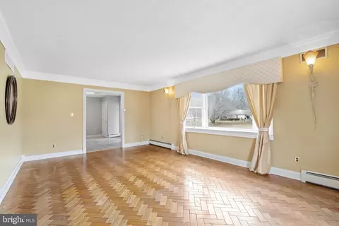 Living - 16 Lauren Dr, Bear, DE 19701 photo 1 of 4