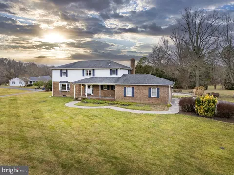 16 Lauren Dr, Bear, DE 19701