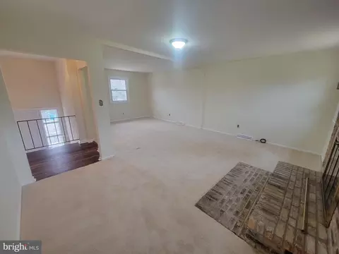 Living - 40 Vansant Rd, Newark, DE 19711 photo 1 of 3