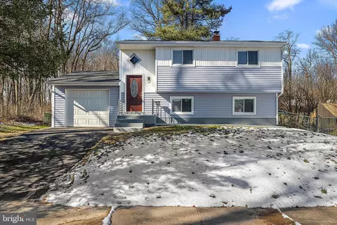 11 Raintree Dr, New Castle, DE 19720