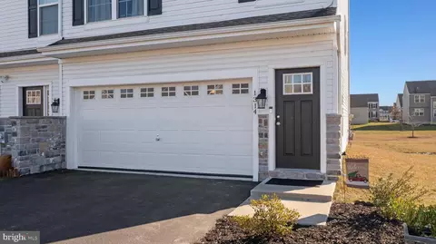 Exterior - 1314 Carrick Ct, Middletown, DE 19709 photo 4 of 8