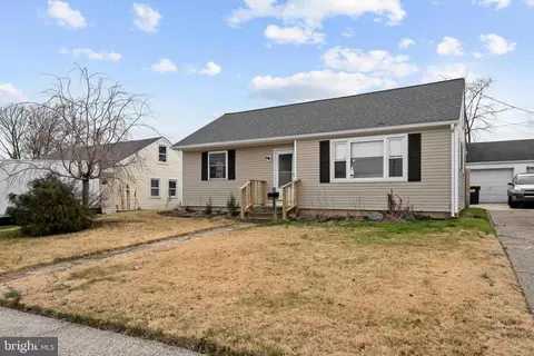 34 Louise Rd, New Castle, DE 19720