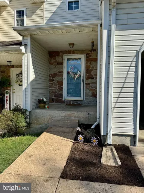 147 Mendel Ct, Bear, DE 19701 photo 2