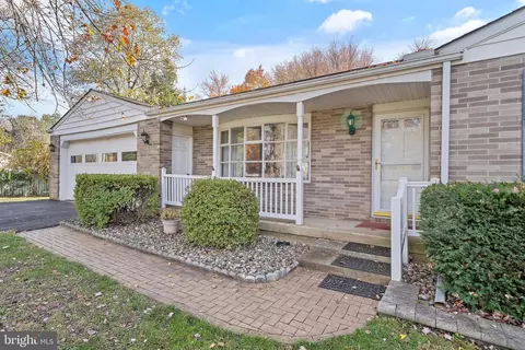 2408 Hedgerow Dr, Wilmington, DE 19810