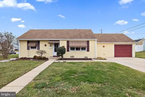 53 Morris Rd, New Castle, DE 19720