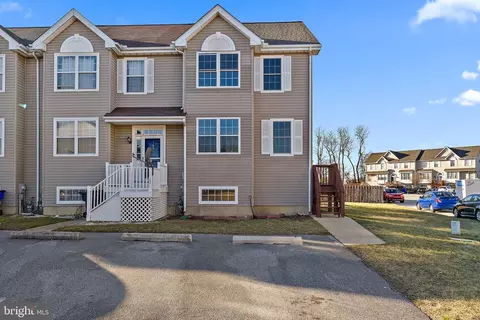 165 Amberfield Ln, Newark, DE 19702