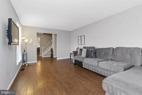 Living - 35 Sumac Ct, Newark, DE 19702 photo 2 of 6