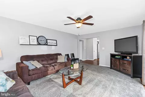 Living - 35 Sumac Ct, Newark, DE 19702 photo 6 of 6