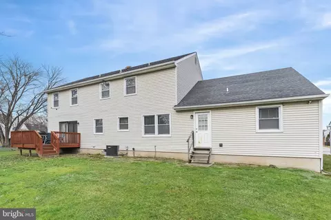 Exterior - 35 Sumac Ct, Newark, DE 19702 photo 4 of 6