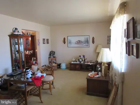 Living - 40 Middle Wallop Rd, Bear, DE 19701 photo 2 of 4