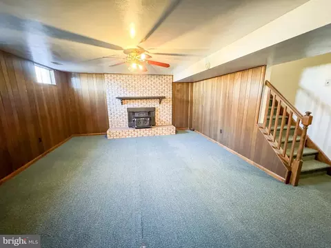 Living - 4 Kipling Dr, Newark, DE 19702 photo 2 of 2