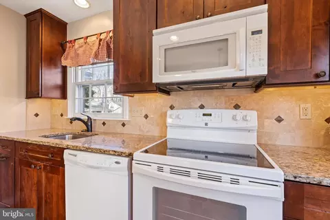 Kitchen - 26 Queens Way, Newark, DE 19713 photo 3 of 7