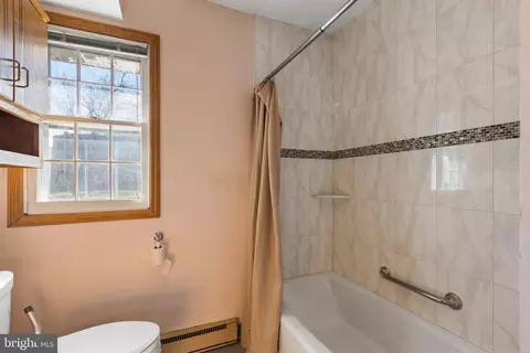 Bath - 26 Queens Way, Newark, DE 19713 photo 2 of 2