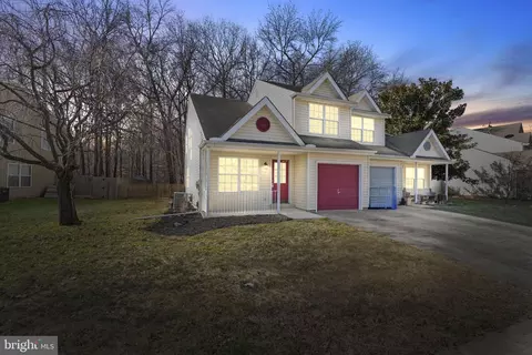 8 Forest Glen Ct, Bear, DE 19701