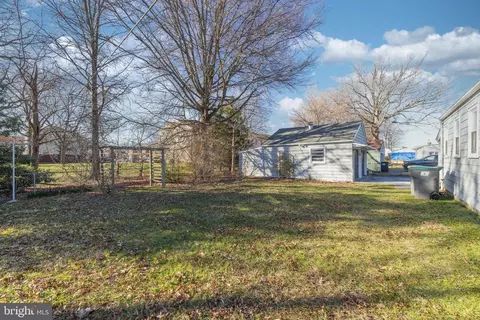Exterior - 8 Robert Rd, New Castle, DE 19720 photo 4 of 7