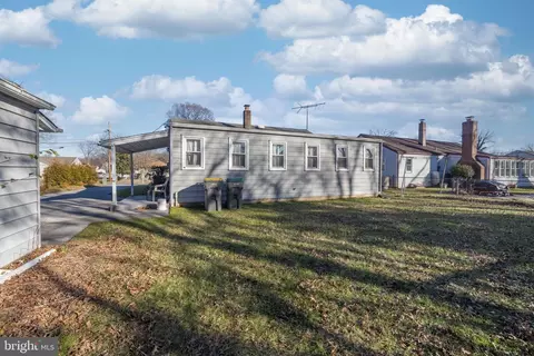 Exterior - 8 Robert Rd, New Castle, DE 19720 photo 2 of 7