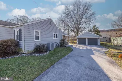 Exterior - 8 Robert Rd, New Castle, DE 19720 photo 5 of 7