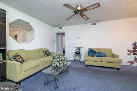 Living - 8 Robert Rd, New Castle, DE 19720 photo 1 of 2