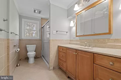 Bath - 817 Rock Ln, Newark, DE 19713 photo 2 of 2