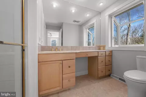 Bath - 817 Rock Ln, Newark, DE 19713 photo 1 of 2