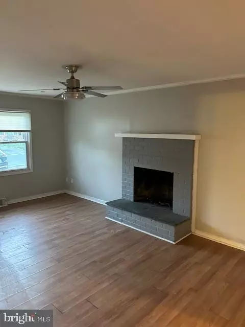 Living - 16 Yew Rd, Newark, DE 19702 photo 1 of 1