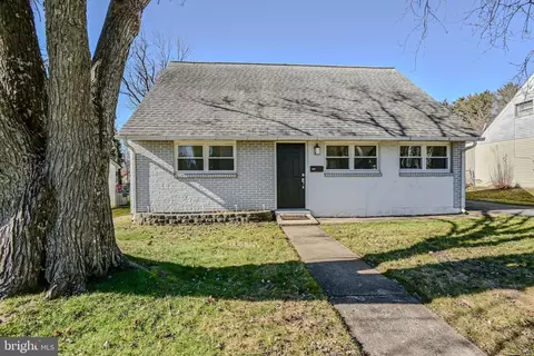 1013 E Willow Run Dr, Wilmington, DE 19805
