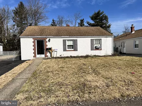 213 Blue Hen Rd, New Castle, DE 19720
