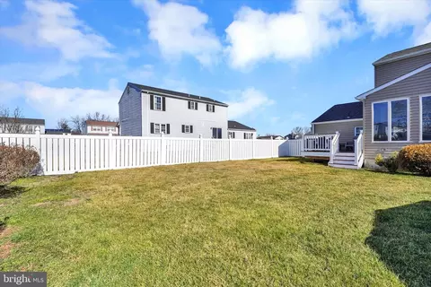 Exterior - 22 Warren Dr, Newark, DE 19702 photo 11 of 12