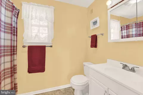 Bath - 22 Warren Dr, Newark, DE 19702 photo 2 of 2