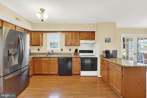 Kitchen - 22 Warren Dr, Newark, DE 19702 photo 1 of 4