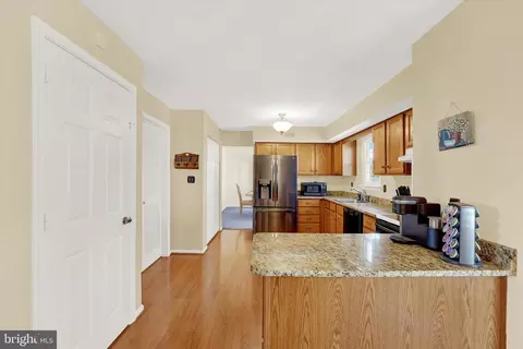 Kitchen - 22 Warren Dr, Newark, DE 19702 photo 3 of 4