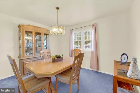 Dining - 22 Warren Dr, Newark, DE 19702 photo 3 of 4