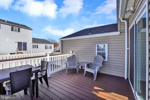 Exterior - 22 Warren Dr, Newark, DE 19702 photo 10 of 12