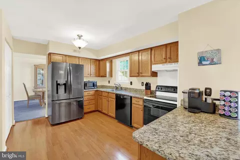 Kitchen - 22 Warren Dr, Newark, DE 19702 photo 2 of 4