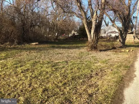 15 Lincoln St, New Castle, DE 19720