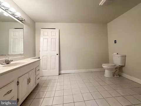 Bath - 4 Whitehaven Ct, Newark, DE 19711 photo 1 of 4