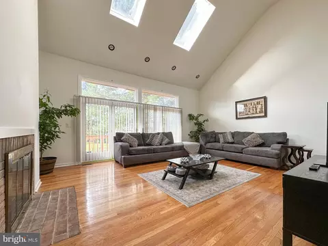 Living - 4 Whitehaven Ct, Newark, DE 19711 photo 1 of 5