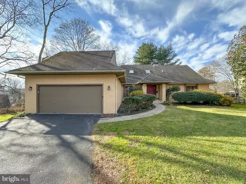 Exterior - 4 Whitehaven Ct, Newark, DE 19711 photo 5 of 9