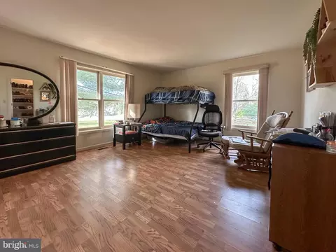 Living - 4 Whitehaven Ct, Newark, DE 19711 photo 5 of 5